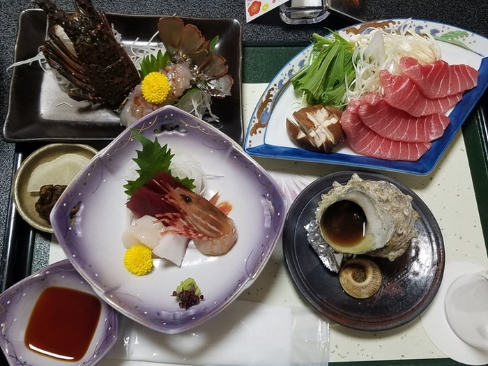 旬の海鮮は身がぷりぷり＆旨味たっぷり。自慢の創作料理の数々にほっぺが落ちそう…！