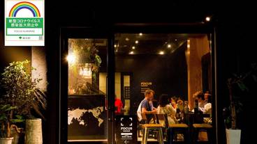 施設の正面 (日没後) / 2