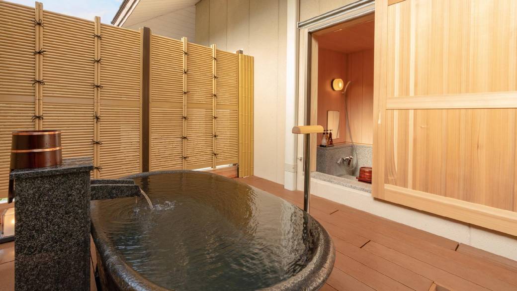 客室露天風呂で
ゆったり朝のひと時 / 4