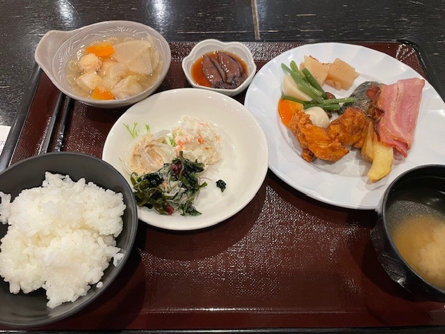 朝食。ホタルイカあります。