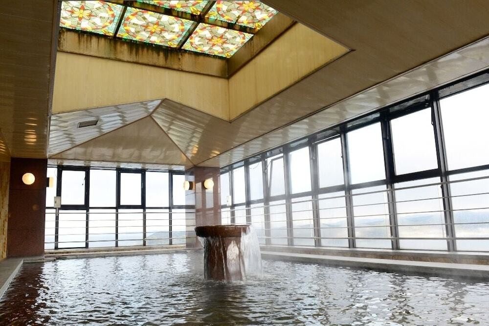 平戸の街を一望する美食の宿「国際観光ホテル 旗松亭」3558922