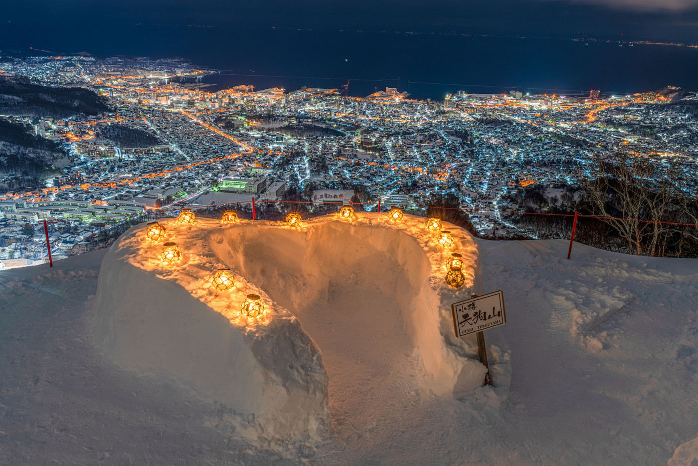 北海道　小樽　雪あかりの路　天狗山　夜景　都市景観