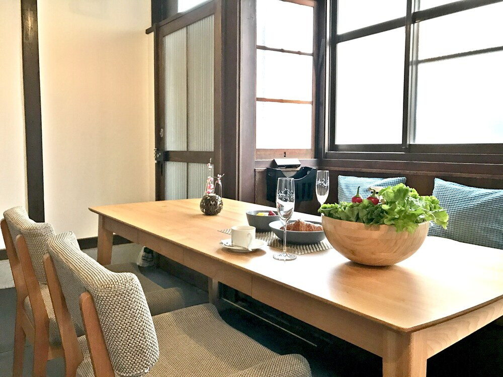 客室内のダイニングエリア