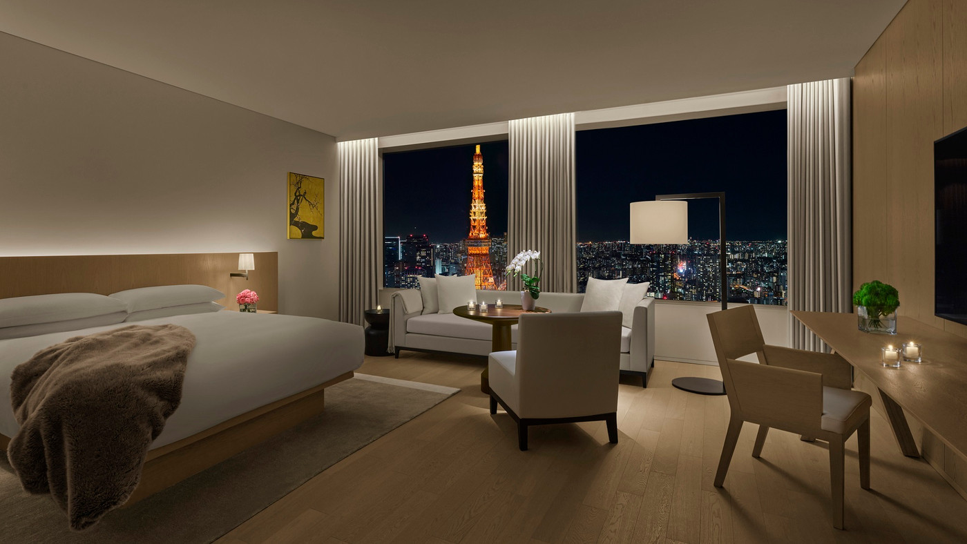 緑豊かな木々が茂る屋外テラスで乾杯。間近で見る東京タワーは圧巻4064437