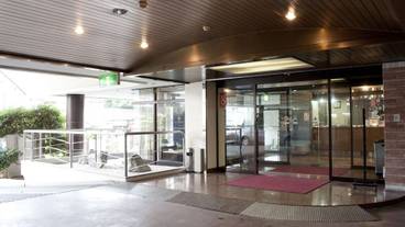 施設の入り口 / 12