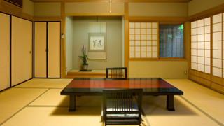 １階【露天風呂+内湯付き】（１０畳+８畳）広縁　箱庭付き [和室] [禁煙] [ガーデンビュー]