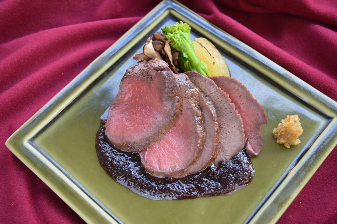 シカ肉本来の特長に加え、繊細な風味も味わえる信州ジビエ1837862