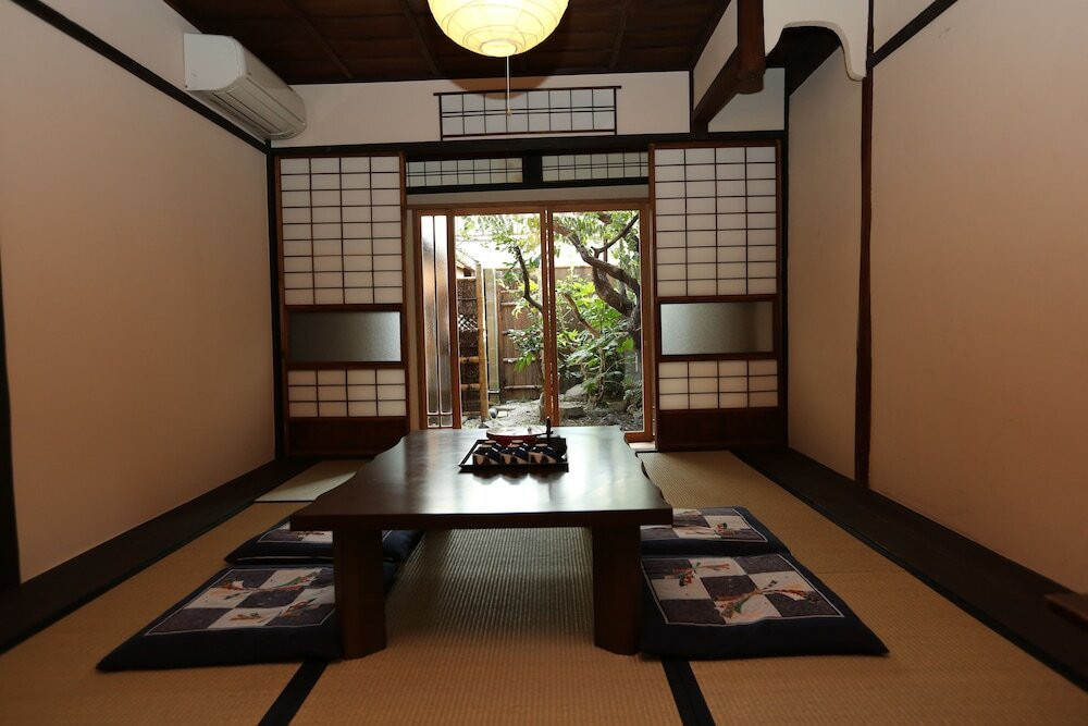 客室内のダイニングエリア