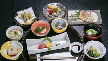 食事・飲み物 / 3