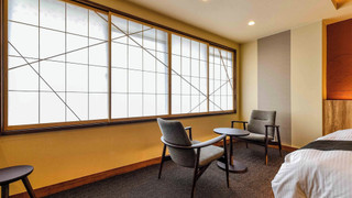 【和モダンルーム】ツイン　ダブルベッド×2台［44平米］禁煙