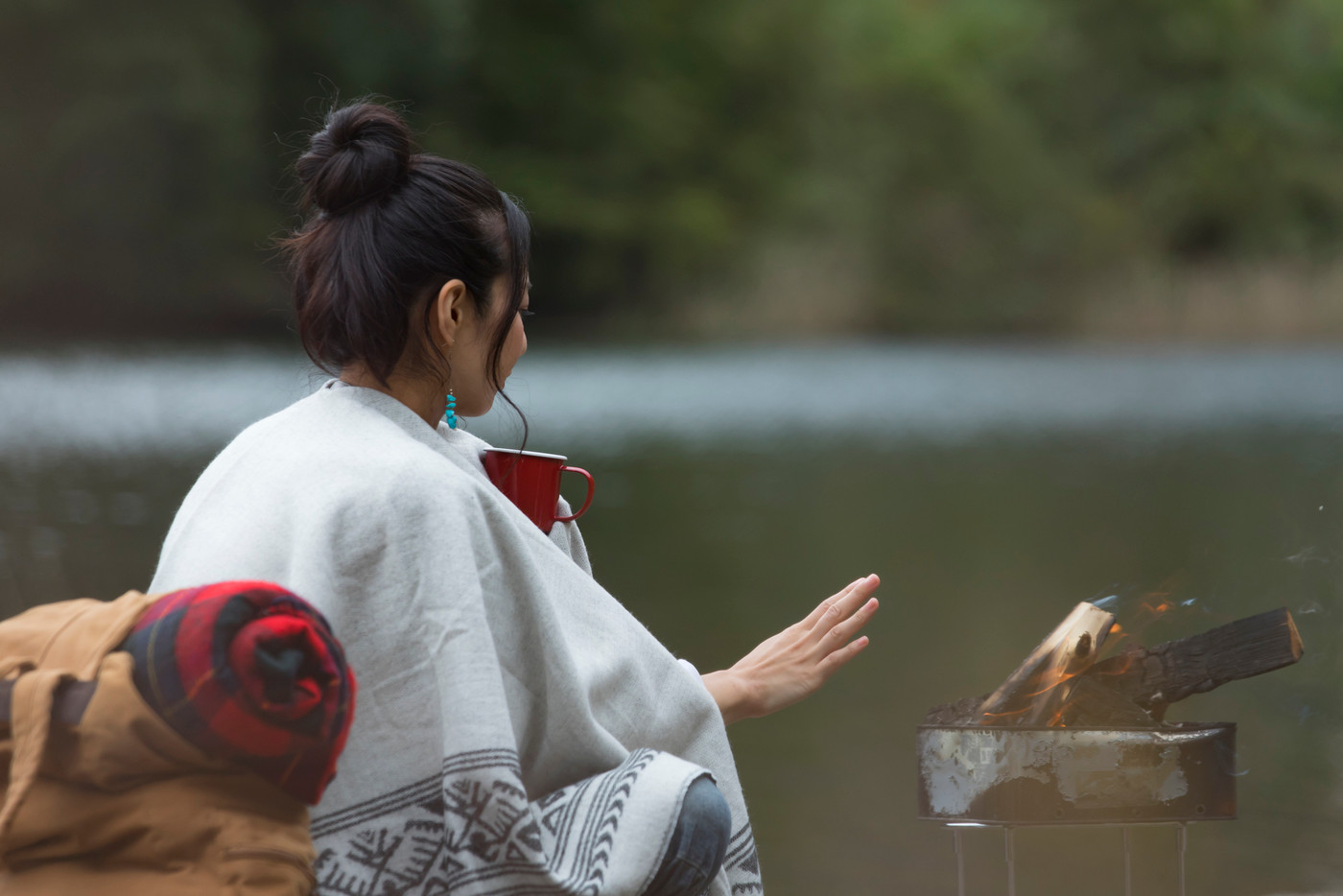 女性　一人旅　ソロキャンプ