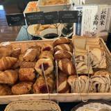 地元食材を味わう朝食
ルームサービスも可 / 3