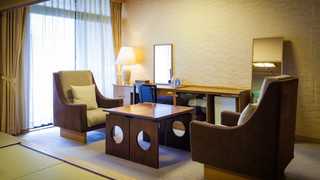 和洋室 ツインベッド+和室8畳 禁煙