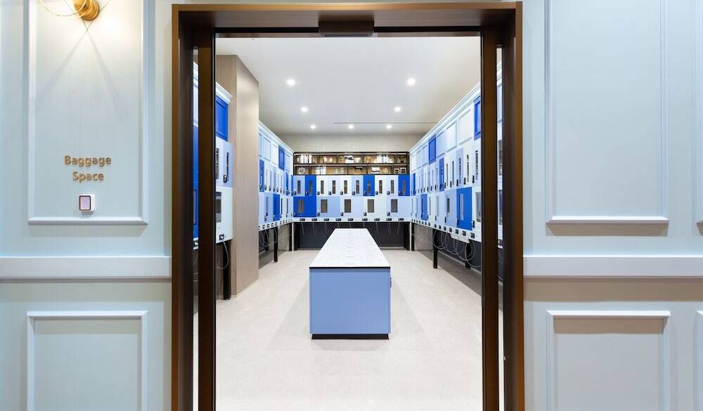 非接触型のバゲージスペース / 1