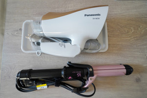 ヘアドライヤーとヘアアイロンも！