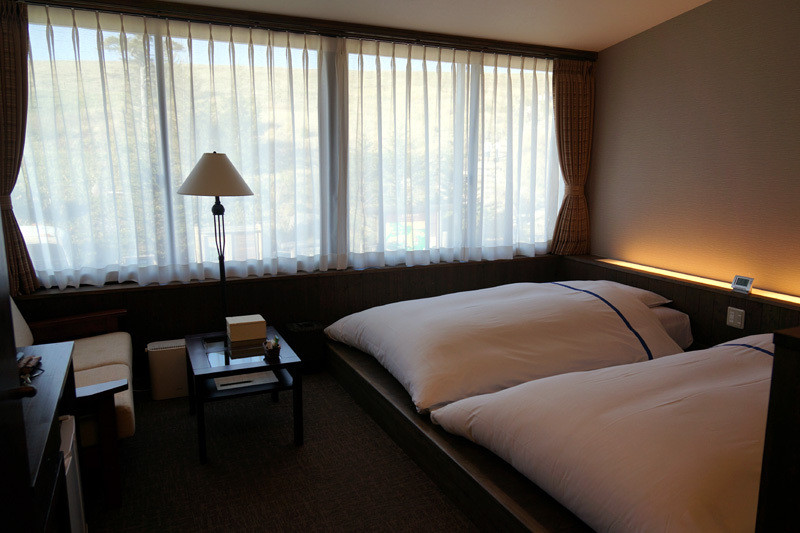 山小屋の温かさとホテルの快適さが同居する宿4270279