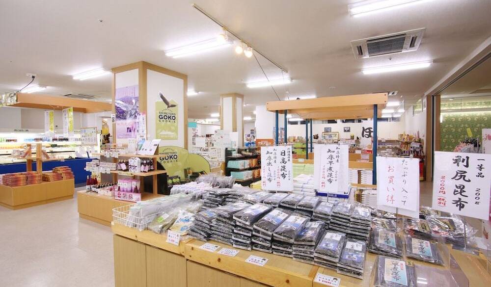 売店「ジェレボ」② / 2