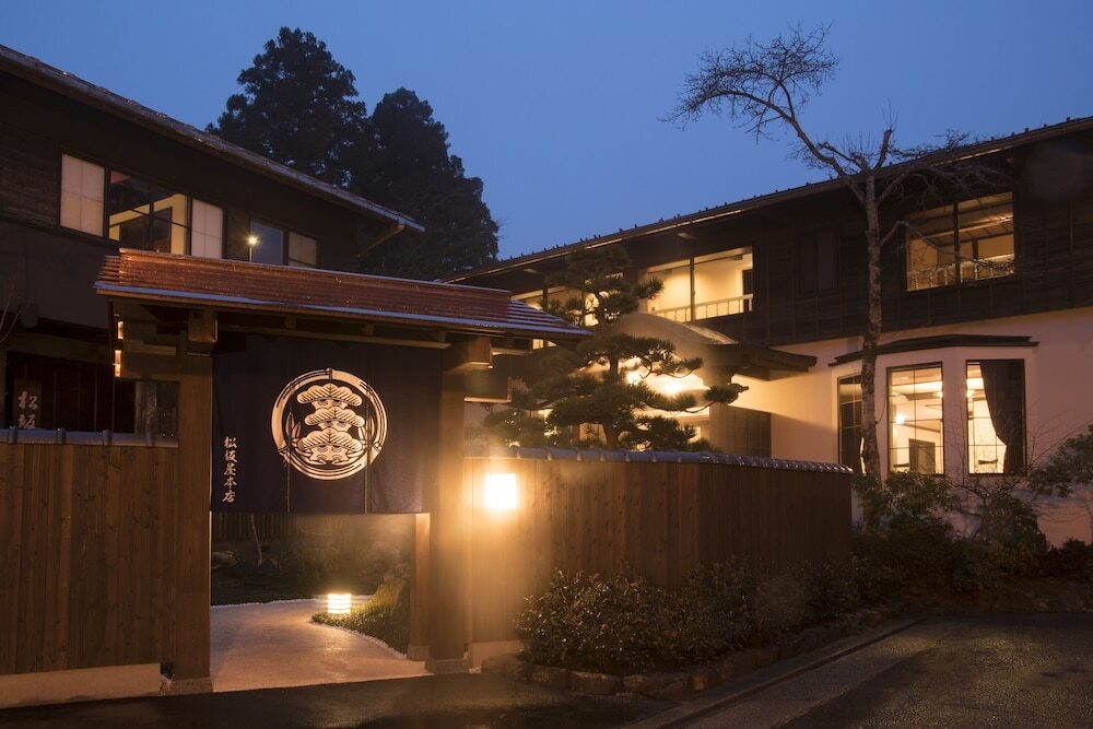 明治期の皇室別荘で、三大美肌泉質を含む湯に癒される3410789