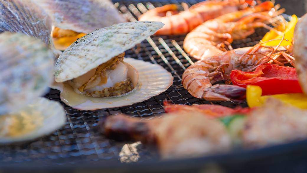 夕食はバーベキュー
海老・帆立を囲炉裏で / 3