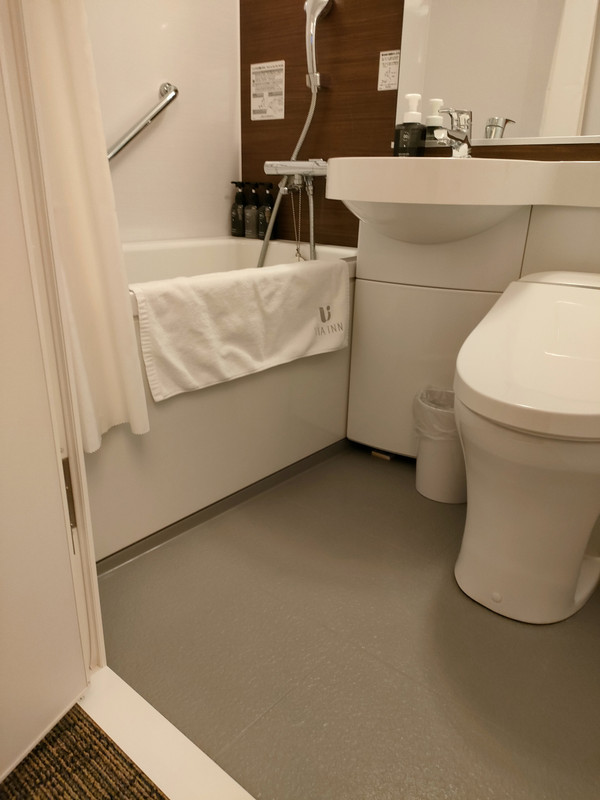 部屋と段差のないユニットバスは良いです