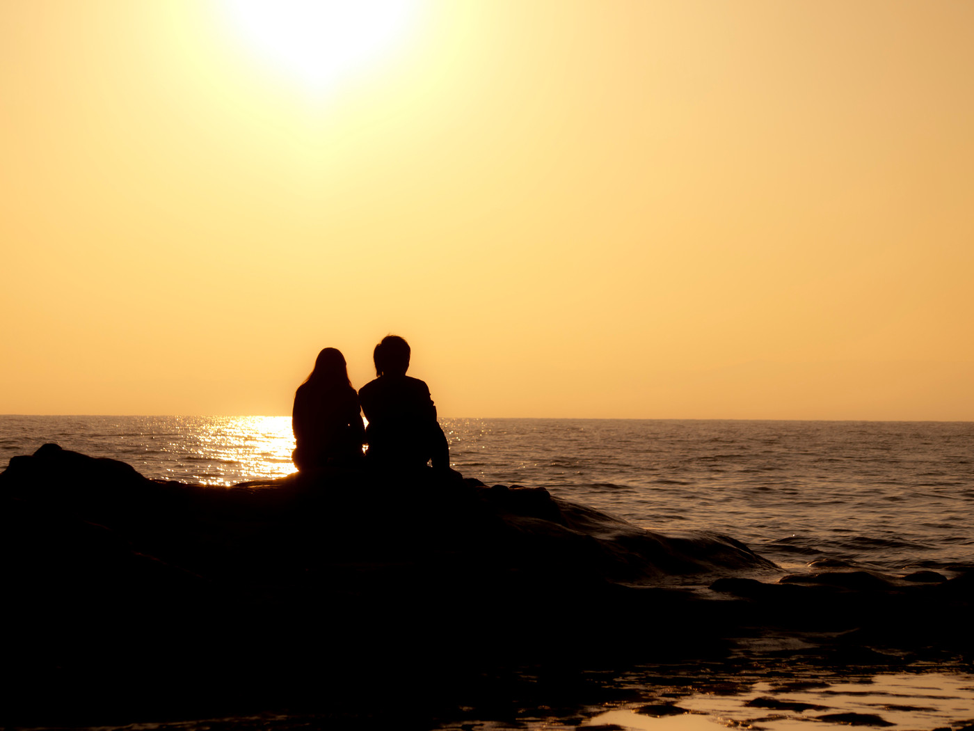 江ノ島　稚児ヶ淵のカップル