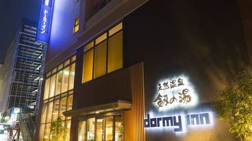 施設の正面 (日没後) / 7