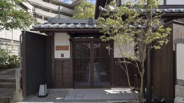 施設の入り口 / 4