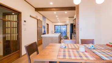 客室内のダイニングエリア / 7