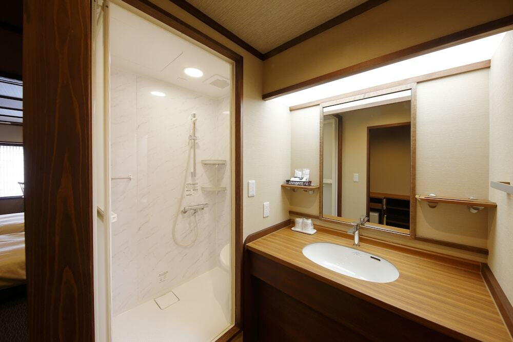 バスルームのシャワー