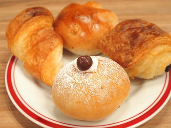 「ジャクソンステーキ＆グリル カレッタ汐留店」 料理 71597315 ジャクソンステーキ(150g) 1382円 の自家製パン