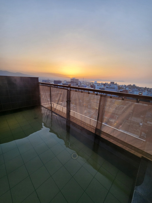 大浴場からの朝日