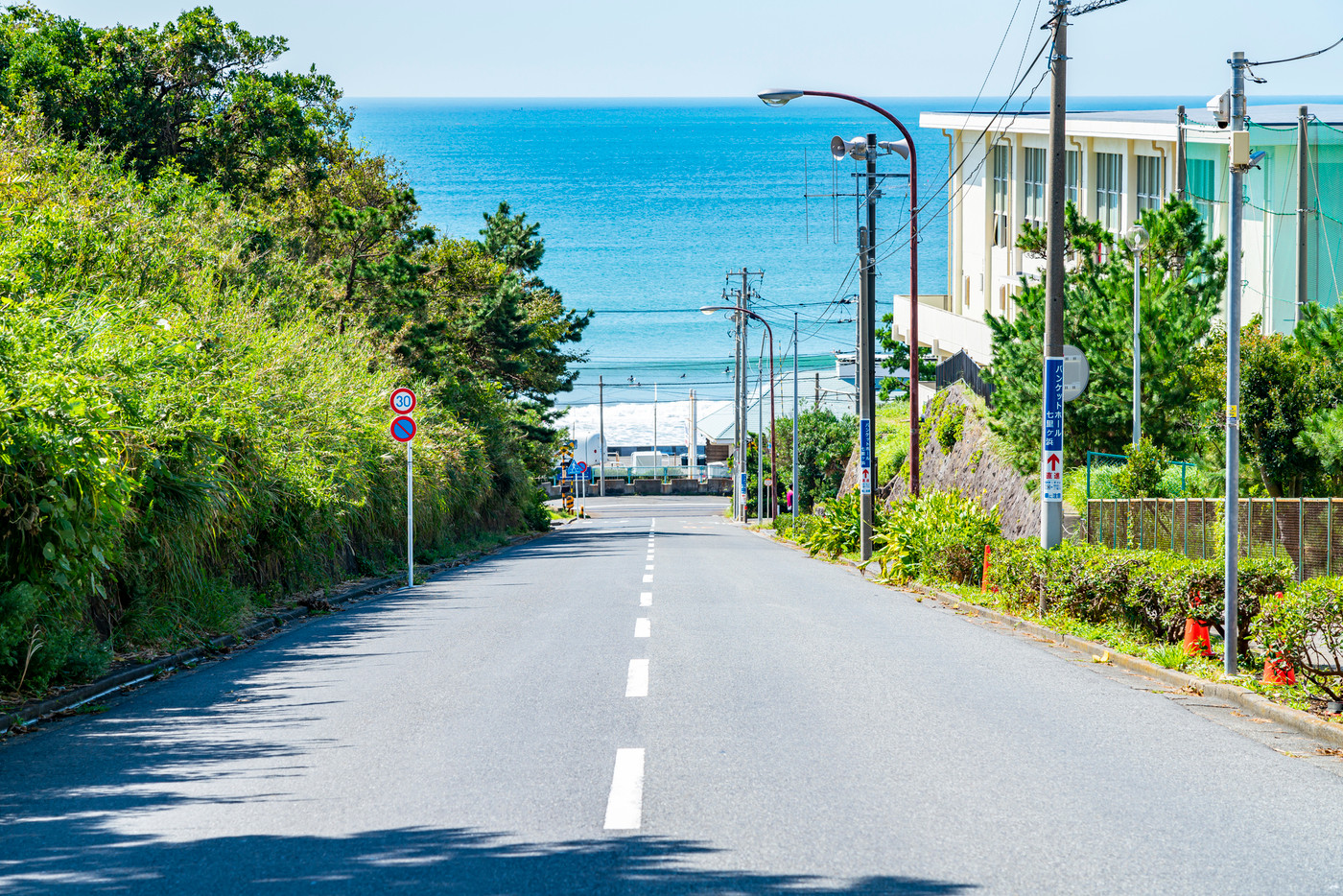 【神奈川県】七里ヶ浜 海と坂道