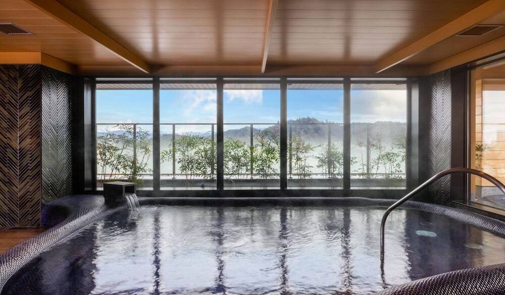 温泉旅行の醍醐味！
朝風呂を楽しんで / 1