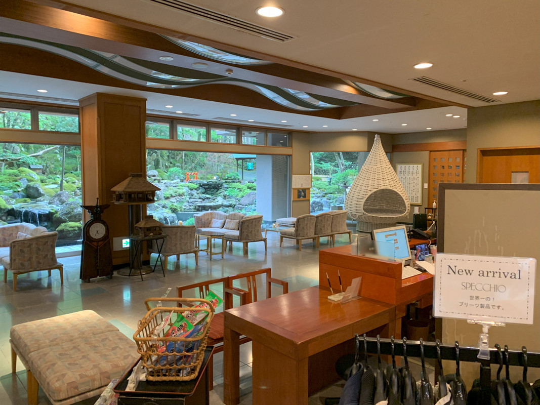 ロビーはドラマで使用されたままでした