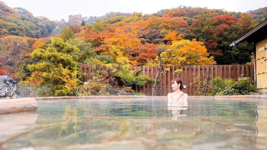 絶景を見下ろしながら
温泉に浸かる朝 / 1