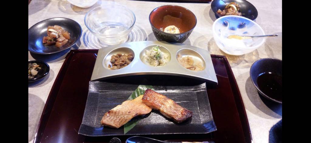 朝食も「部屋食」で。
伊豆の恵をいただきます / 3