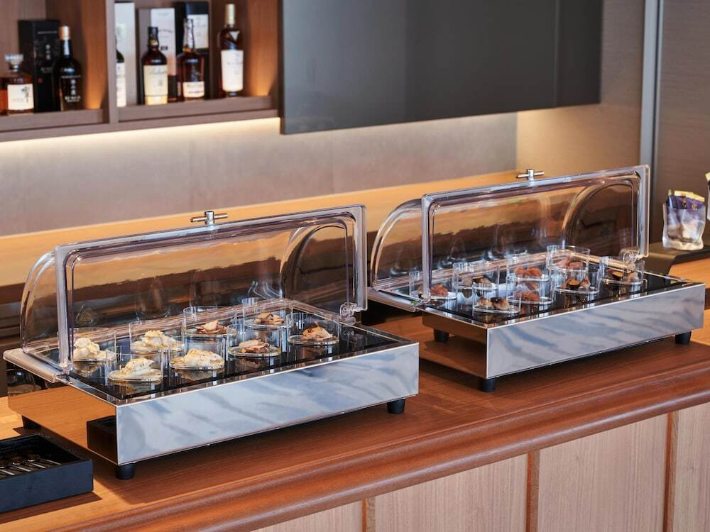 ラウンジ 間／フリーフード