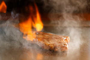 夜は「甲州牛」の鉄板焼きで♪
