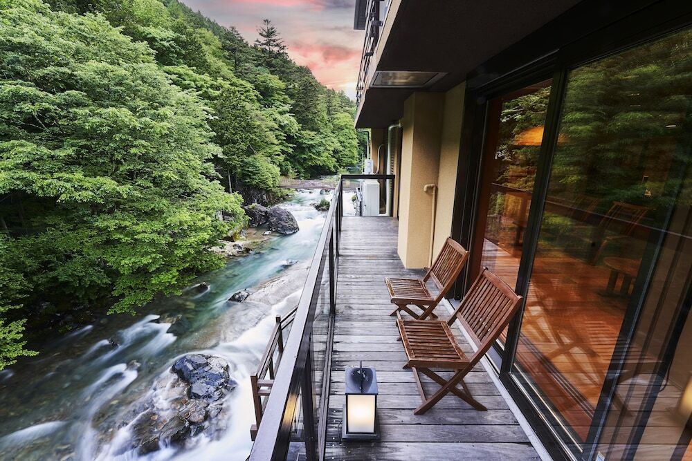 100%源泉かけ流しのお湯と渓流の絶景、里山料理をふたりで満喫3997361
