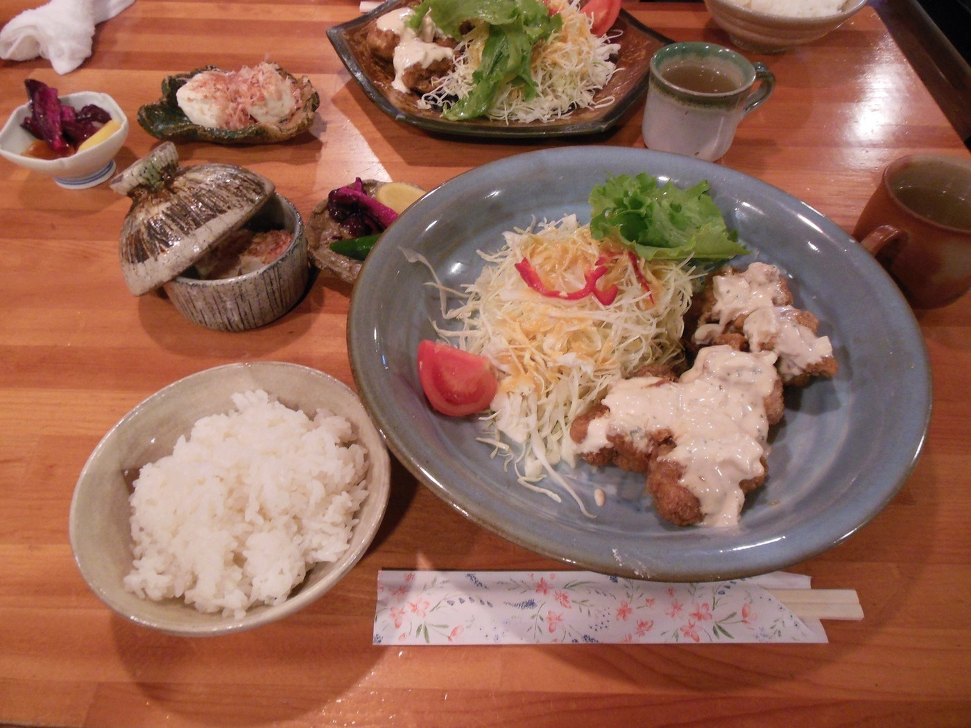 「園」料理 56192 これが宮崎のチキン南蛮 ご飯は大盛りのようですが、どうやらこれが普通盛り。