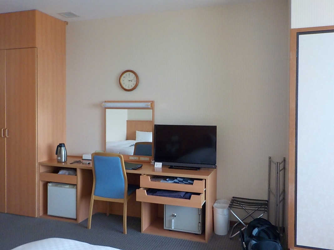 テレビ、冷蔵庫、金庫などもあります。