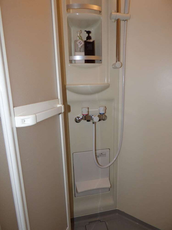 バスルームのシャワー