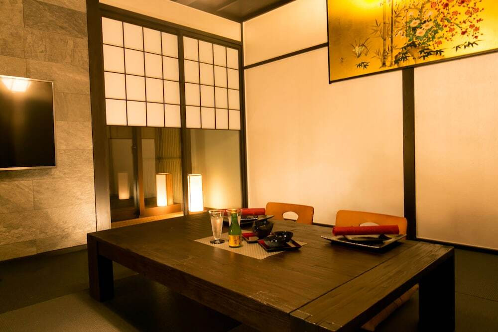 客室内のダイニングエリア