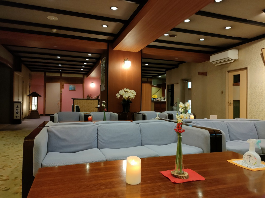 落ち着いた雰囲気のロビー