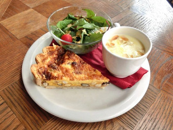 「THE GLOBE Cafe」 料理 21201092 キッシュプレート 1000円