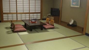 客室内のダイニングエリア / 7