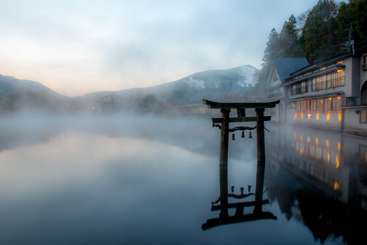 金鱗湖 幻想的な朝
