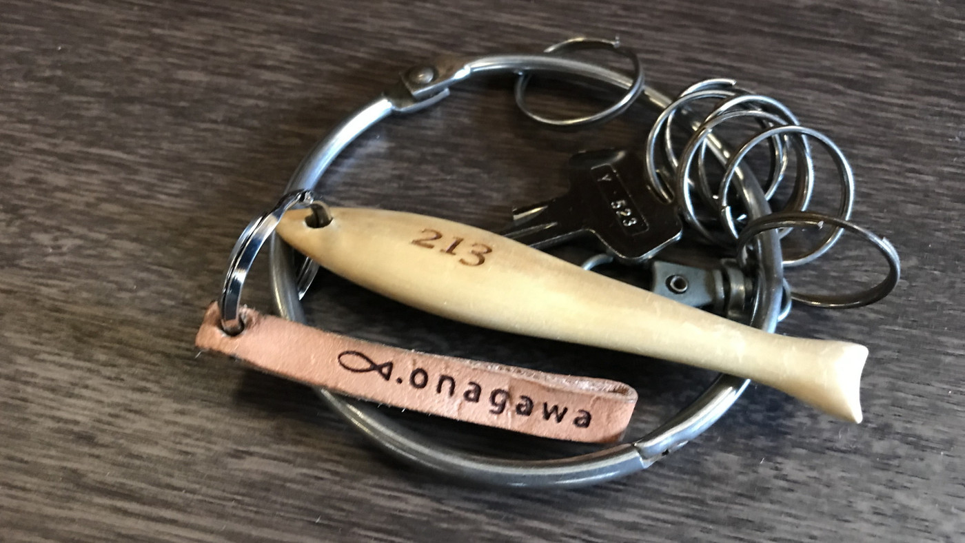 足湯に入る男女