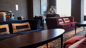 ロビーラウンジのソファ / 2