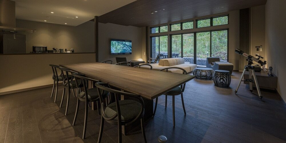 客室内のダイニングエリア